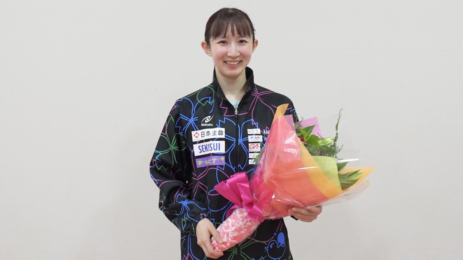 早田ひな選手 ニッタク本社へ来社 | Nittaku(ニッタク) 日本卓球