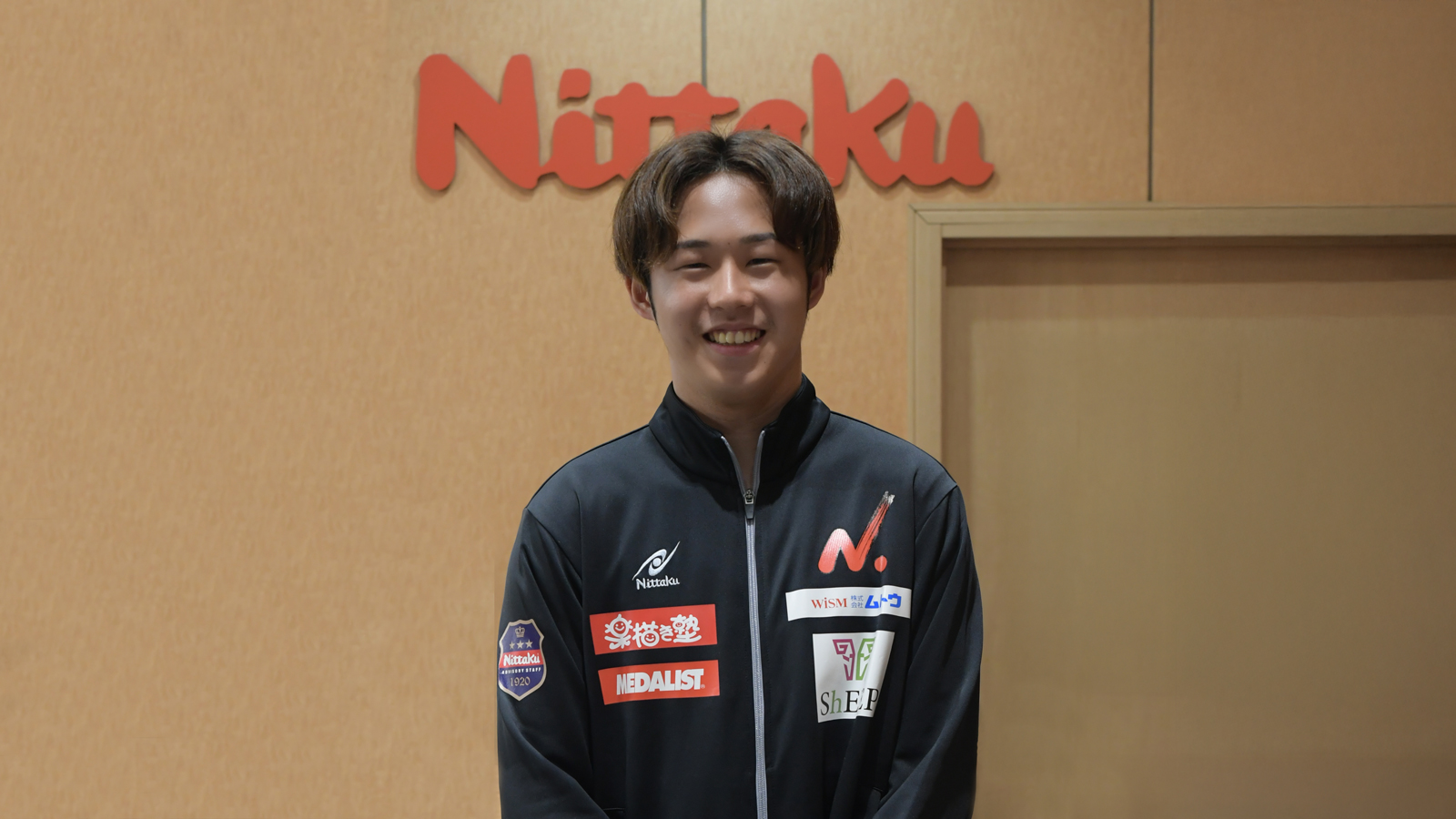 伊藤礼博選手 引退の報告にニッタク本社へ来社 | Nittaku(ニッタク